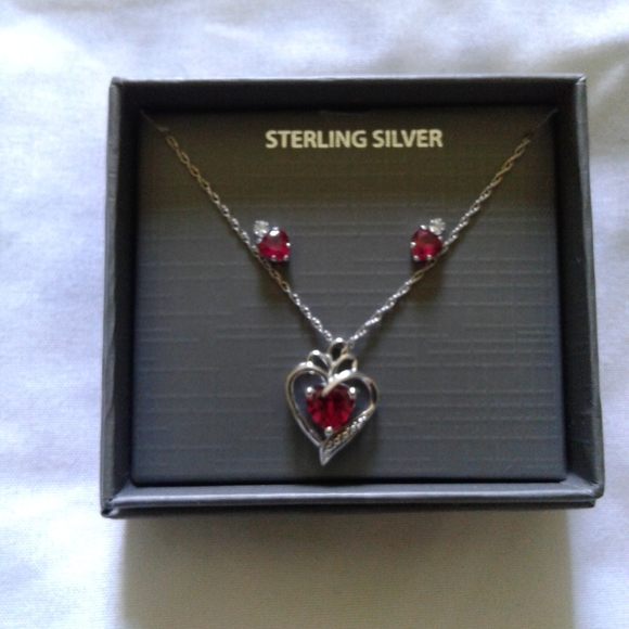 Beautiful Sterling Silver Heart Earrings&Necklace - Picture 2 of 3